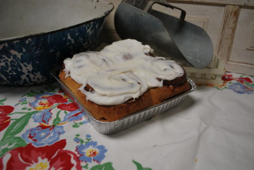 4 pack cinnamon rolls with white frosting